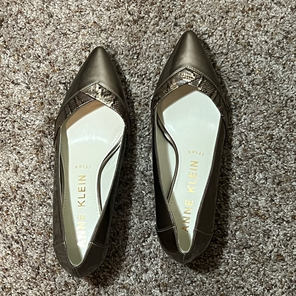 Anne Klein iflex AK7Maureen 7.5 M Gold Shiny Snake Skin Detail - Picture 12 of 12